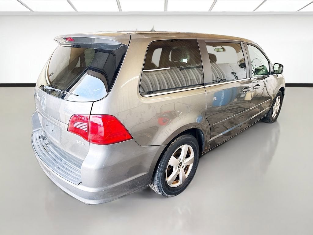 2010 Volkswagen Routan SEL w/Navigation