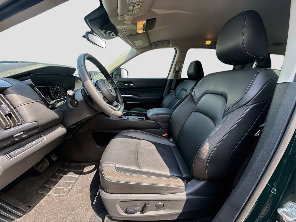 2025 Nissan Pathfinder SL 4WD