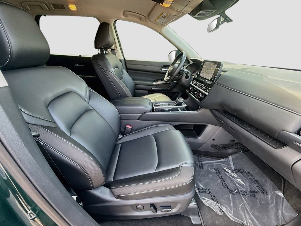 2025 Nissan Pathfinder SL 4WD