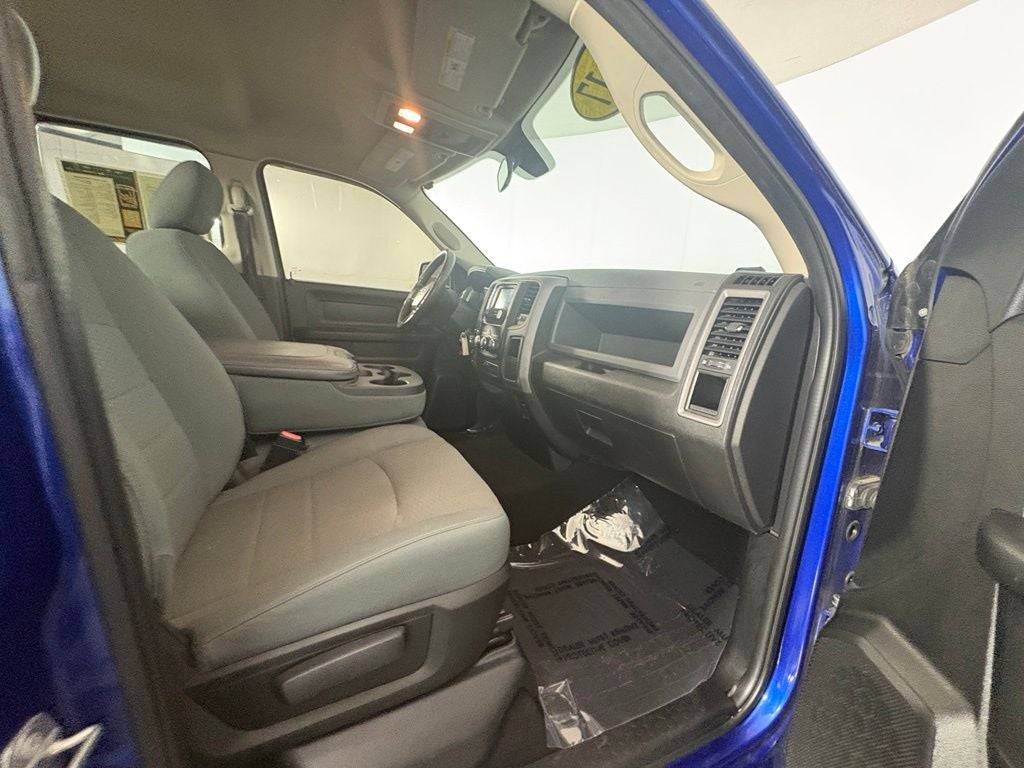 2017 RAM 1500 Express Quad Cab 4x4 6'4' Box