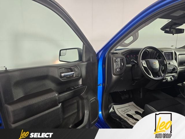 2023 Chevrolet Silverado 1500 4WD Crew Cab Standard Bed Custom
