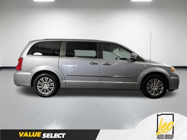 2013 Chrysler Town & Country Touring-L