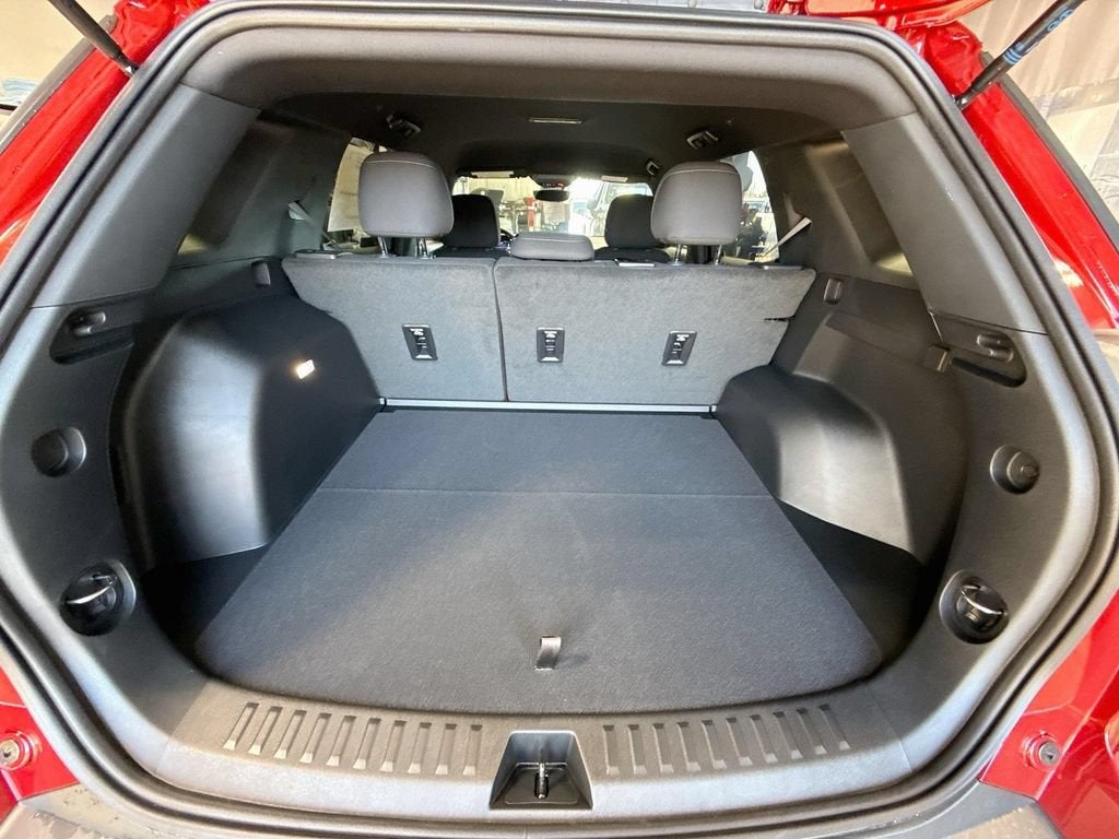 2027 Chevrolet Equinox LT - Photo 28